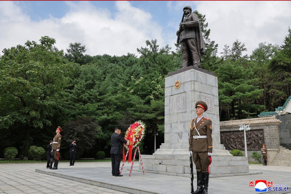金正恩在祖国解放战争胜利73周年之际