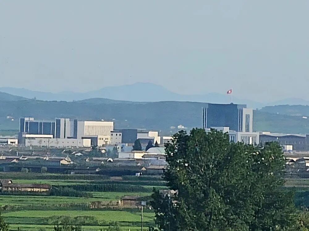 注意到灯光亮至8月10日凌晨三点之后