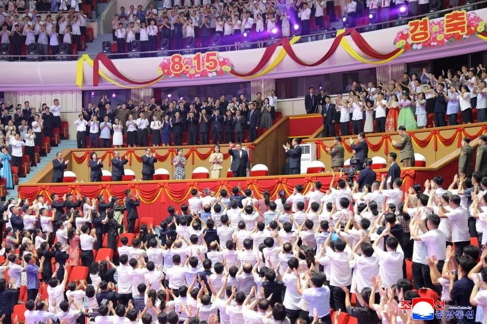 同题参见是一个“八人组”