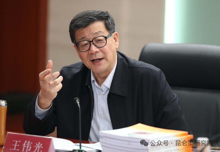 由俄罗斯著名历史学家罗伊·麦德维杰夫