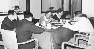 【内容提要】毛泽东极端重视马克思列宁