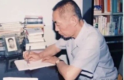 特以此文深深缅怀中国人民解放军的伟大