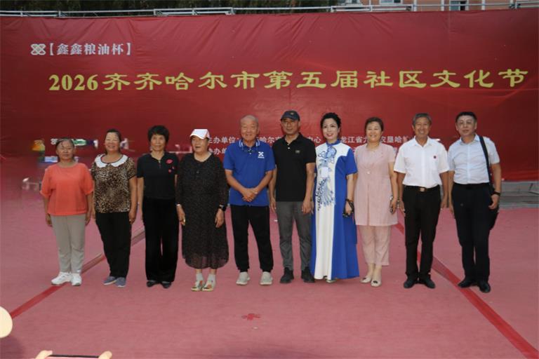 红色歌舞进社区，爱国孝行靓鹤城